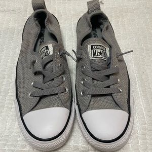 Like new size 8 women’s gray converse
